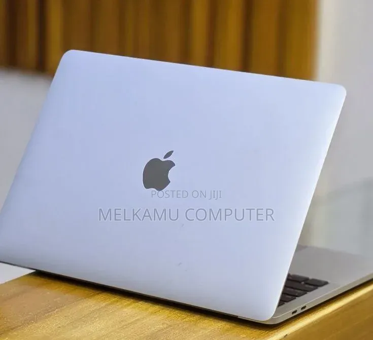New Laptop Apple MacBook Pro 2020 32GB Intel Core i7 SSD 512GB