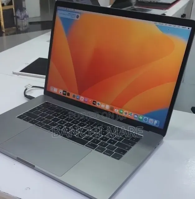 New Laptop Apple MacBook Pro 2017 16GB Intel Core i7 SSD 512GB