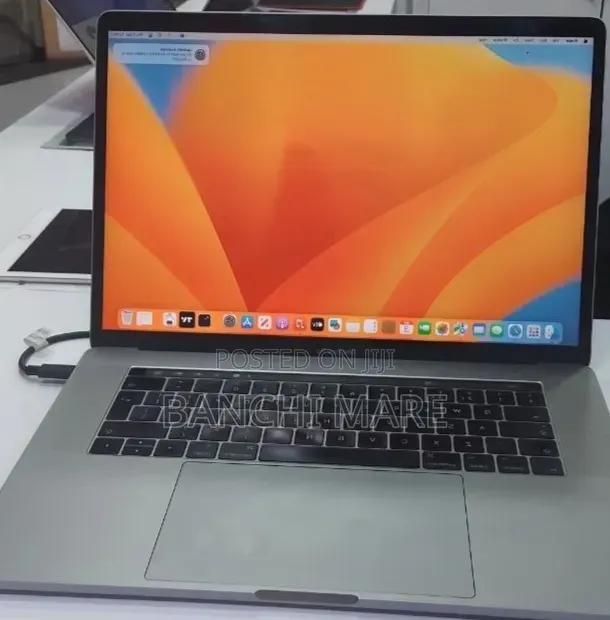 New Laptop Apple MacBook Pro 2017 16GB Intel Core i7 SSD 512GB