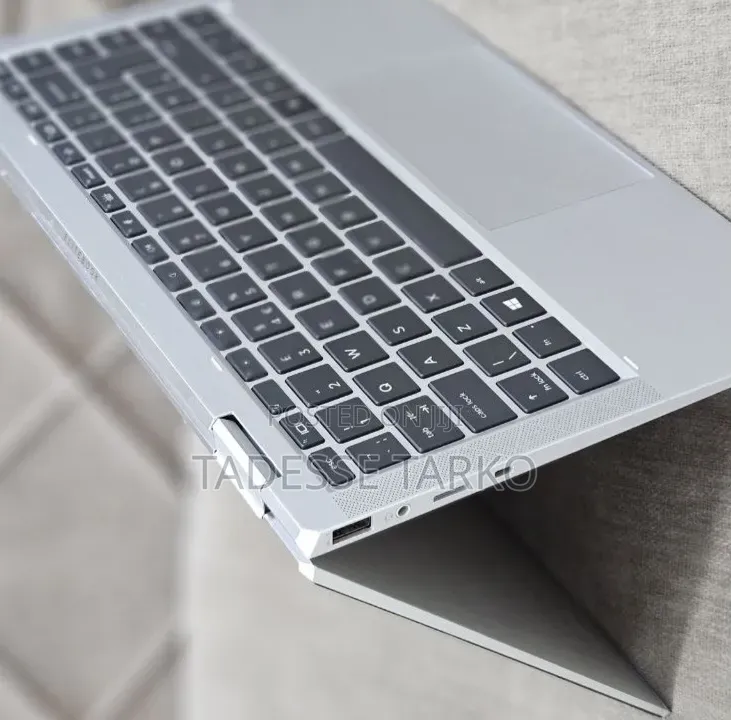 New Laptop HP EliteBook 1040 G8 16GB Intel Core i7 SSD 512GB