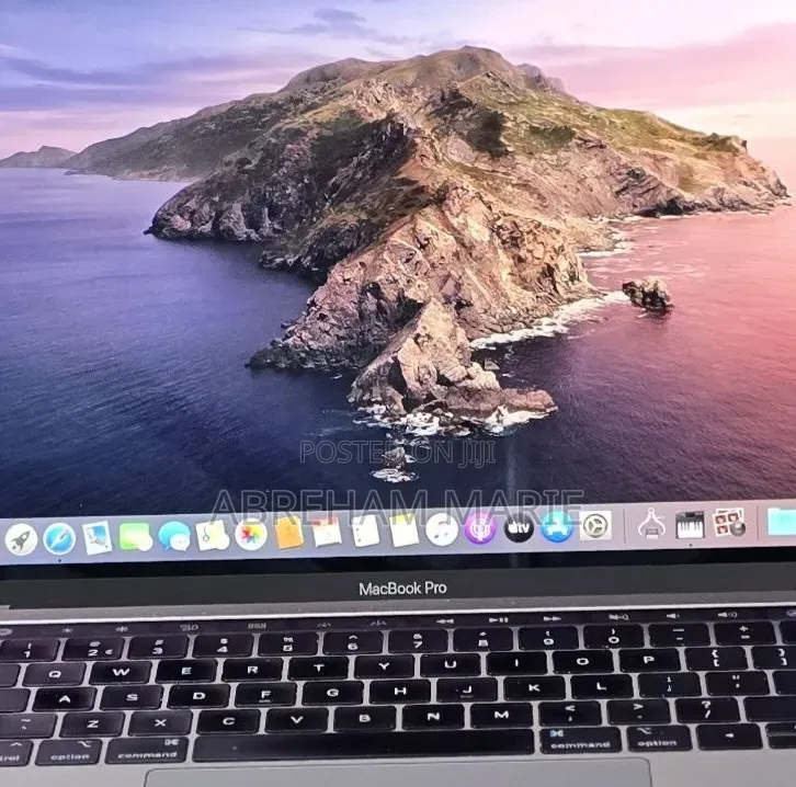 New Laptop Apple MacBook Pro 2019 16GB Intel Core i7 SSD 512GB
