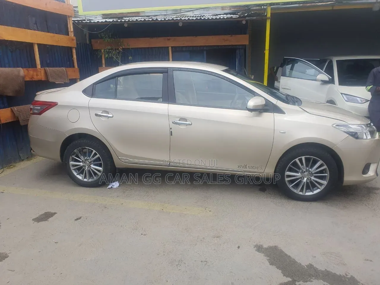 Toyota Yaris 2013 Pearl
