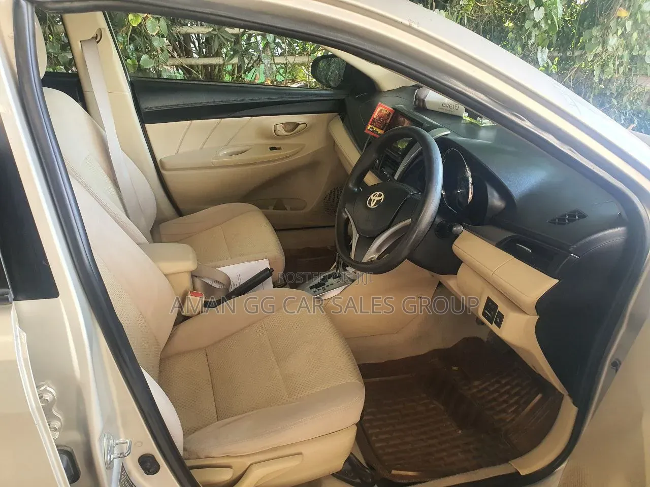 Toyota Yaris 2013 Pearl