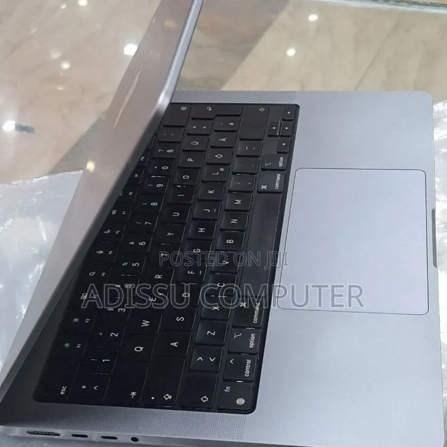 New Laptop Apple MacBook Pro 2021 M1 32GB Apple M1 Pro SSD 1T