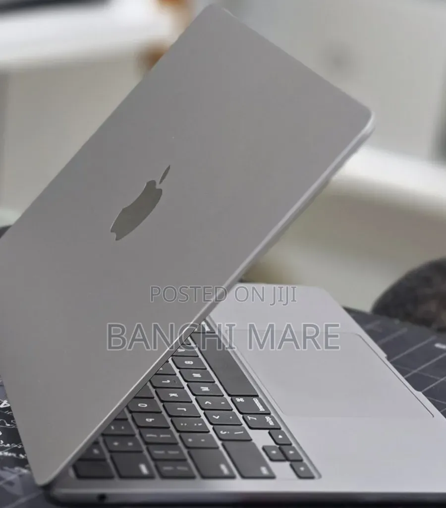 New Laptop Apple MacBook Air 2022 M2 8GB Apple M2 SSD 256GB