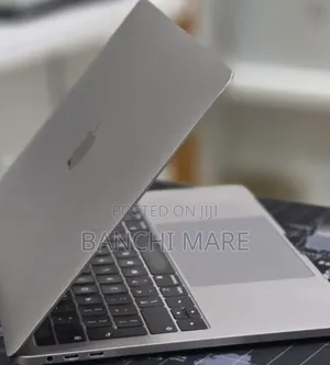New Laptop Apple MacBook Pro 2017 16GB Intel Core i7 SSD 512GB
