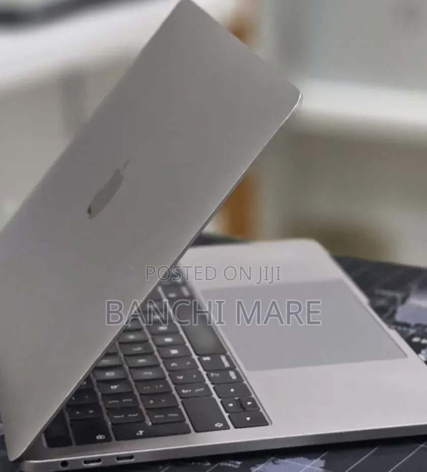New Laptop Apple MacBook Pro 2017 16GB Intel Core i7 SSD 512GB