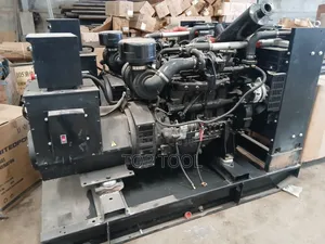 ,Skid Frame) ላይ የተገጠመ ኢንዱስትሪያል ዲዘል ጀነሬተር ሴት ይመስላል።