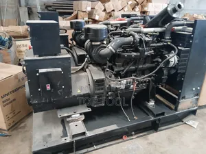 ,Skid Frame) ላይ የተገጠመ ኢንዱስትሪያል ዲዘል ጀነሬተር ሴት ይመስላል።