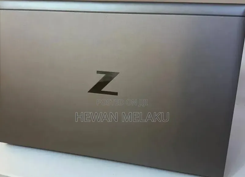 New Laptop HP ZBook Firefly G8 16GB Intel Core i7 SSD 512GB