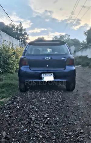 Toyota Vitz 2001 Blue
