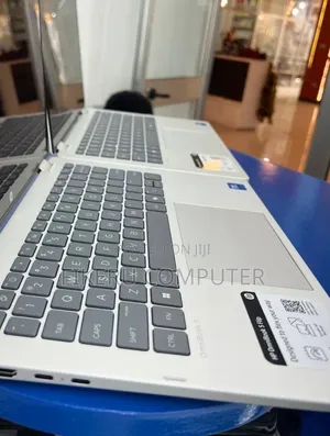 New Laptop HP OmniBook 5 Flip 16GB Intel Core i7 SSD 512GB