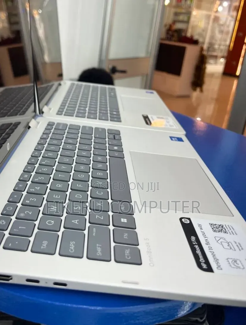 New Laptop HP OmniBook 5 Flip 16GB Intel Core i7 SSD 512GB