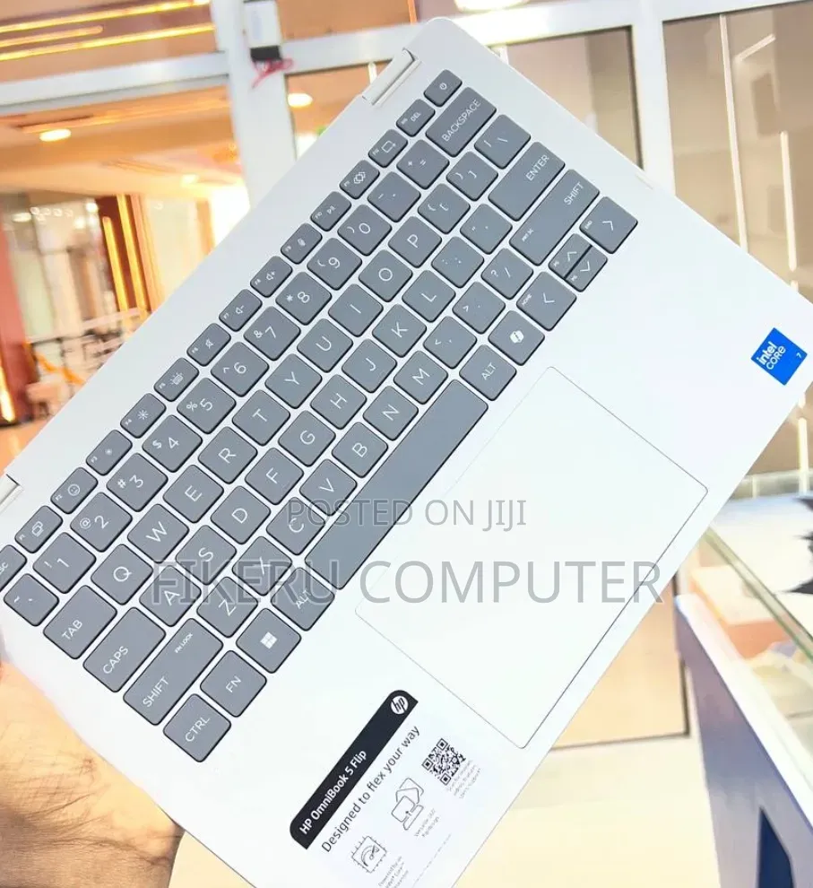 New Laptop HP OmniBook 5 Flip 16GB Intel Core i7 SSD 512GB
