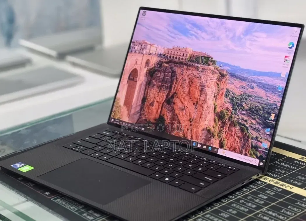 New Laptop Dell Precision 5560 16GB Intel Core i9 SSD 512GB