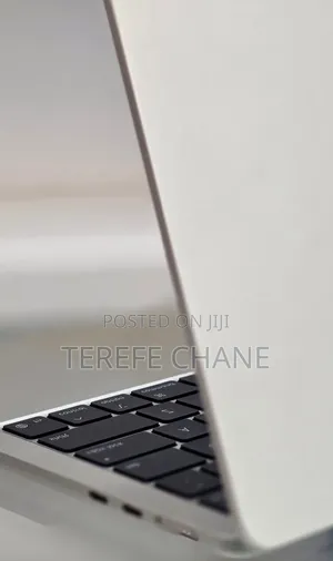 New Laptop Apple MacBook Air 2025 M4 16GB Apple M4 Pro SSD 256GB