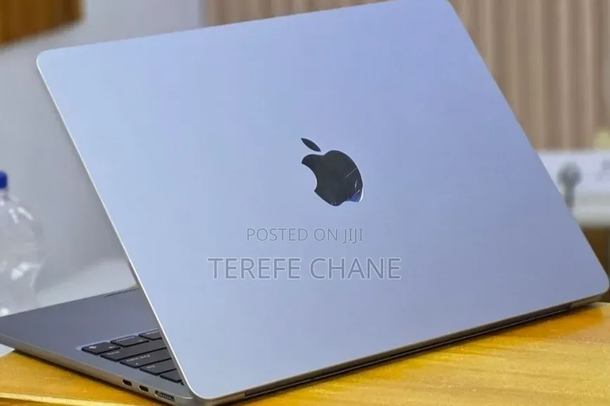 New Laptop Apple MacBook Air 2022 M2 8GB Apple M2 SSD 256GB