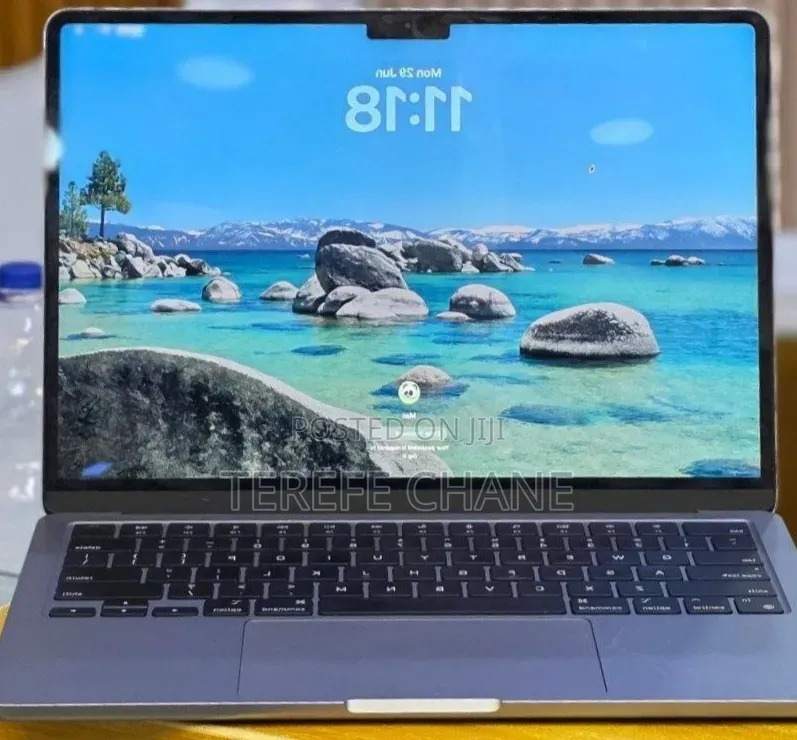 New Laptop Apple MacBook Air 2022 M2 8GB Apple M2 SSD 256GB