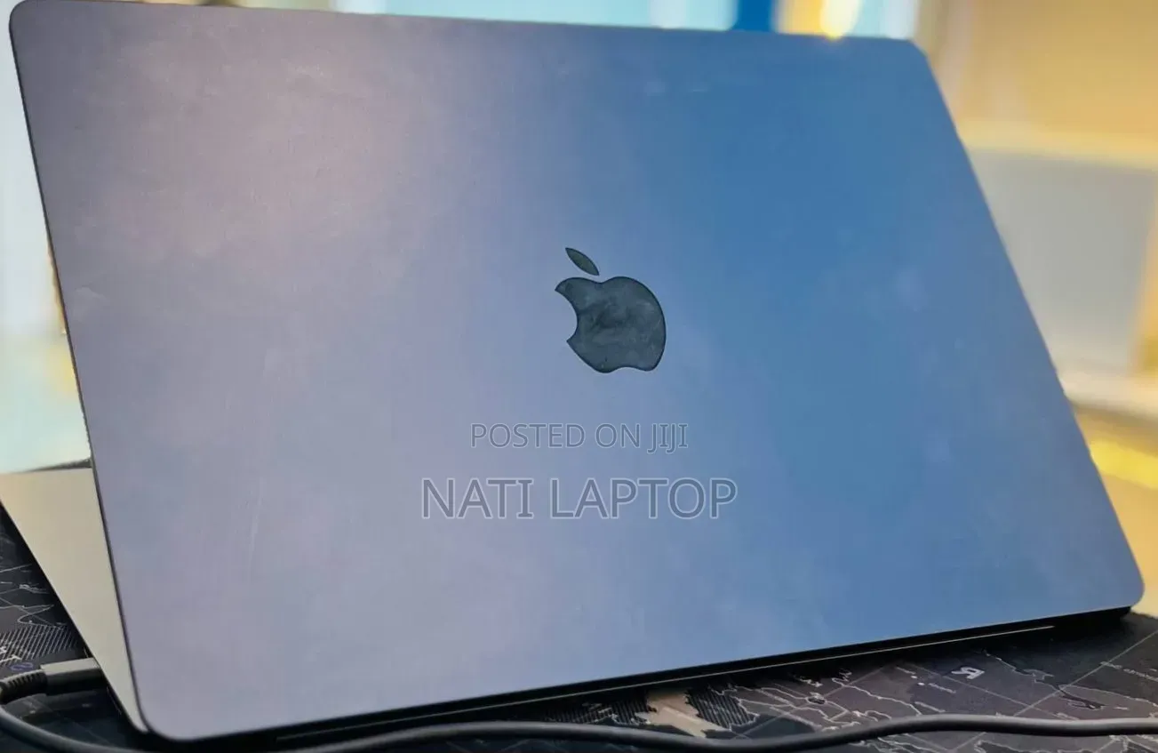 New Laptop Apple MacBook Air 2024 M3 8GB Apple M3 SSD 256GB