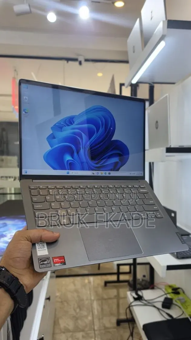 New Laptop Lenovo IdeaPad 1 16GB AMD Ryzen 7 SSD 512GB
