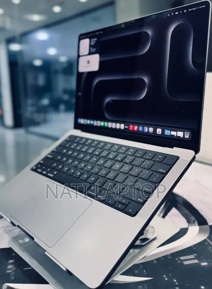 New Laptop Apple MacBook Pro 2021 M1 16GB Apple M1 Pro SSD 512GB