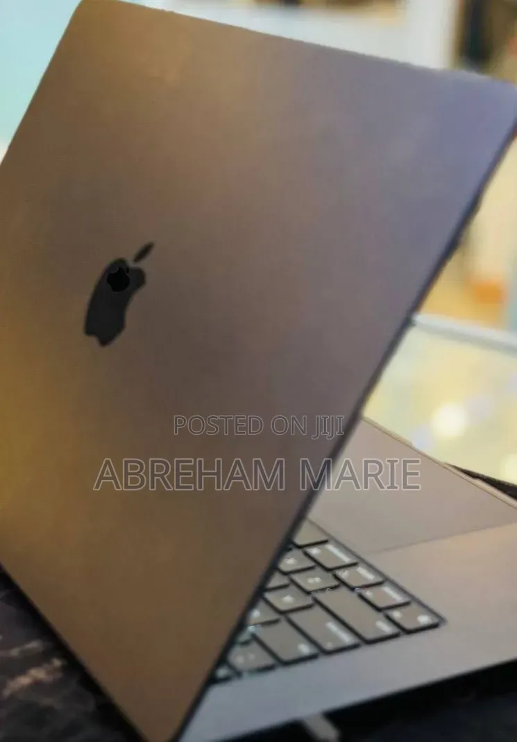 New Laptop Apple MacBook Air 2024 M3 8GB Intel Core M3 SSD 256GB