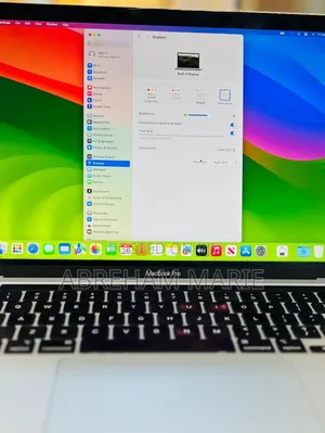 New Laptop Apple MacBook Pro 2021 M1 16GB Apple M1 Pro SSD 256GB