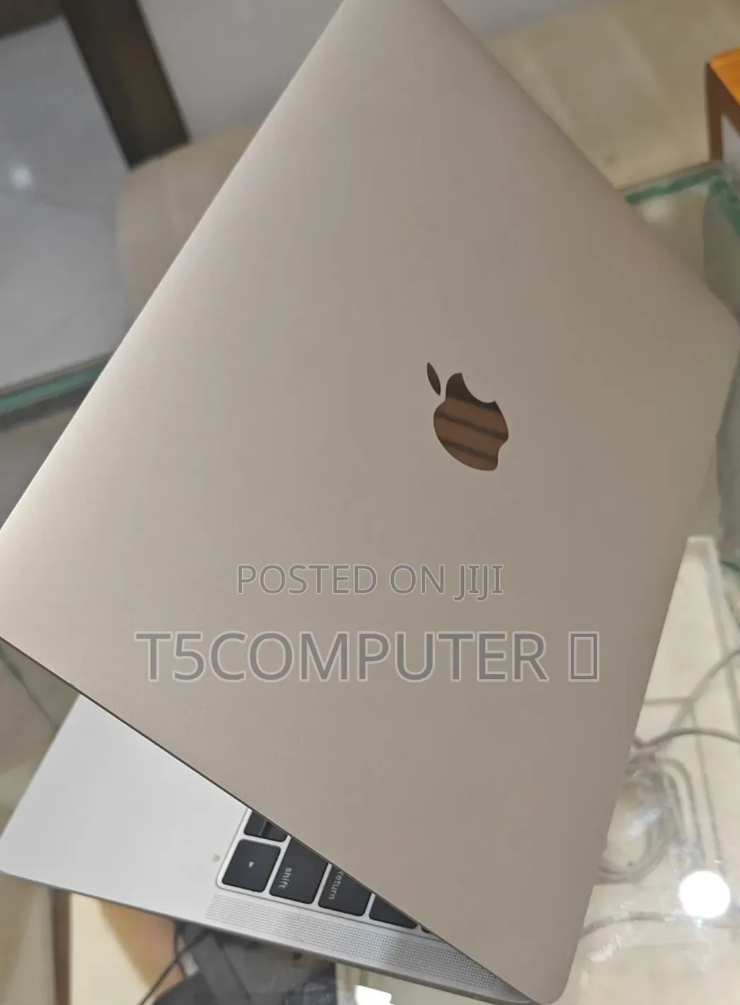 New Laptop Apple MacBook Pro 2019 8GB Intel Core i5 SSD 256GB