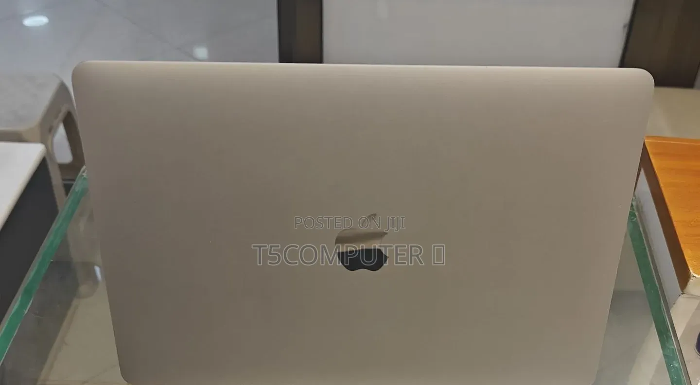 New Laptop Apple MacBook Pro 2019 8GB Intel Core i5 SSD 256GB