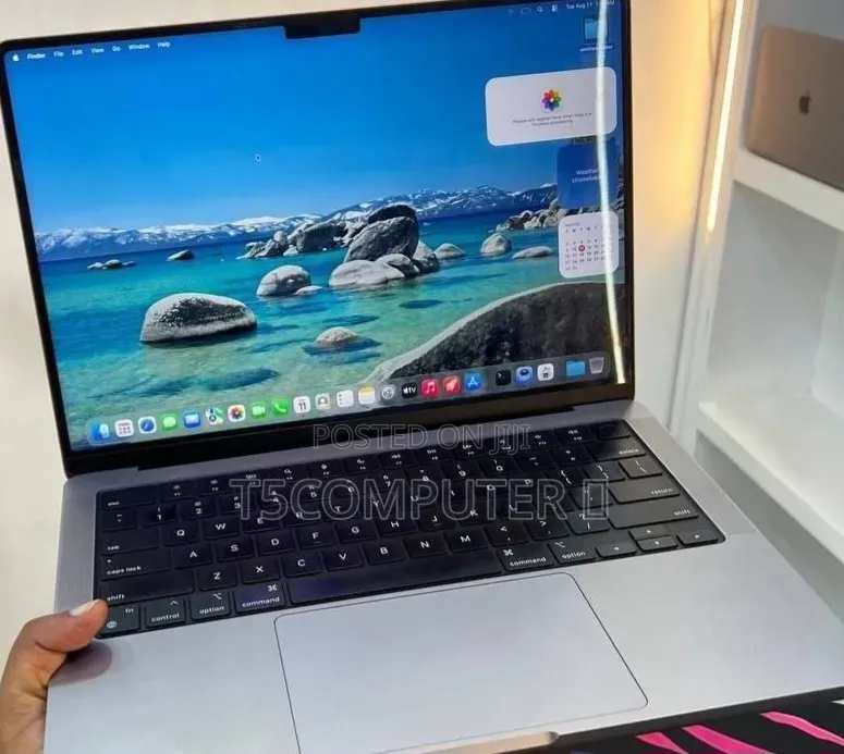 New Laptop Apple MacBook Pro 2023 M3 8GB Apple M3 Pro SSD 512GB