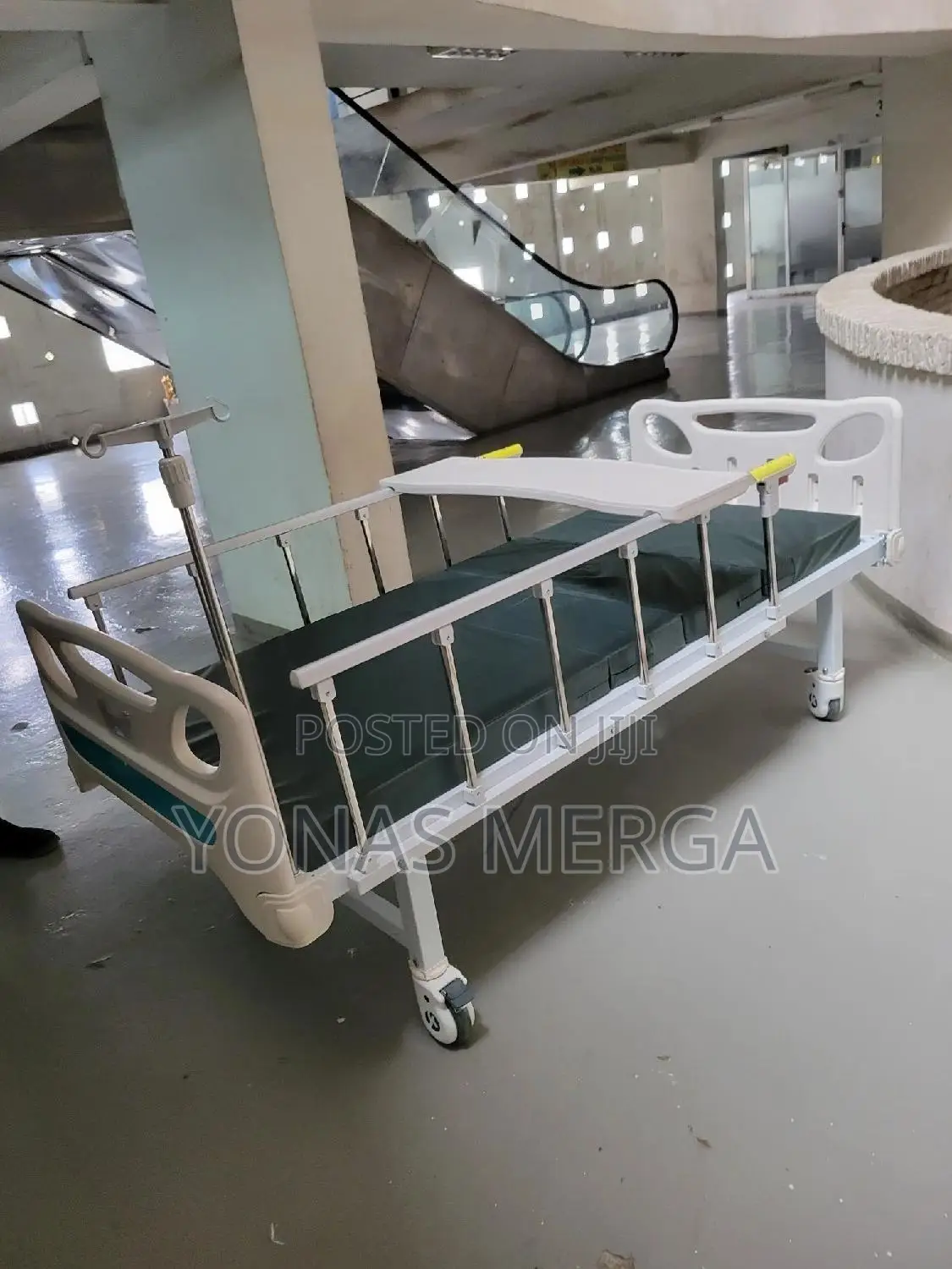 Hospital Bed for Homecare patients勠冷Mobility: Rolling Castors/Wheels