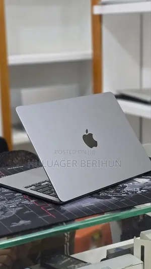 New Laptop Apple MacBook Air 2022 M2 8GB Apple M2 SSD 256GB