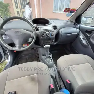Toyota Vitz 2001