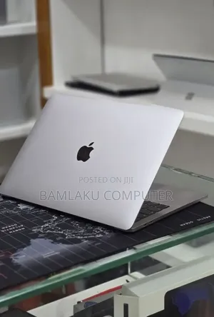 New Laptop Apple MacBook Pro 2019 16GB Intel Core i7 SSD 512GB