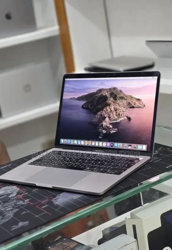 New Laptop Apple MacBook Pro 2019 16GB Intel Core i7 SSD 512GB