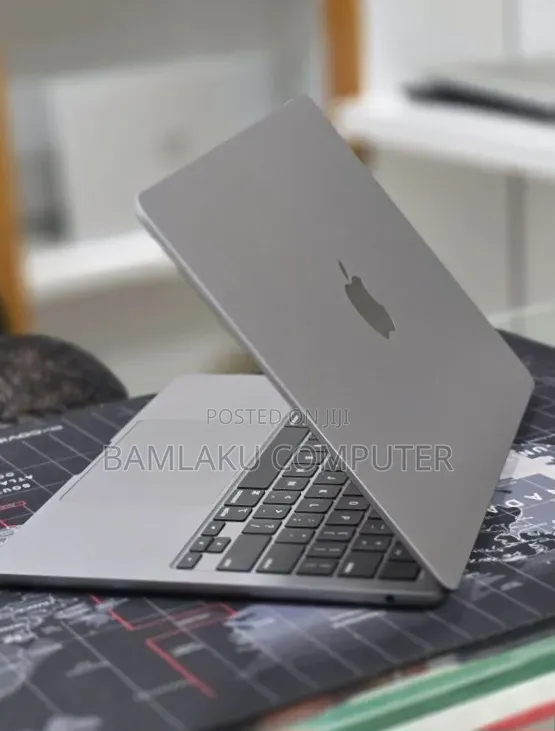 New Laptop Apple MacBook Air 2022 M2 8GB Apple M2 SSD 256GB