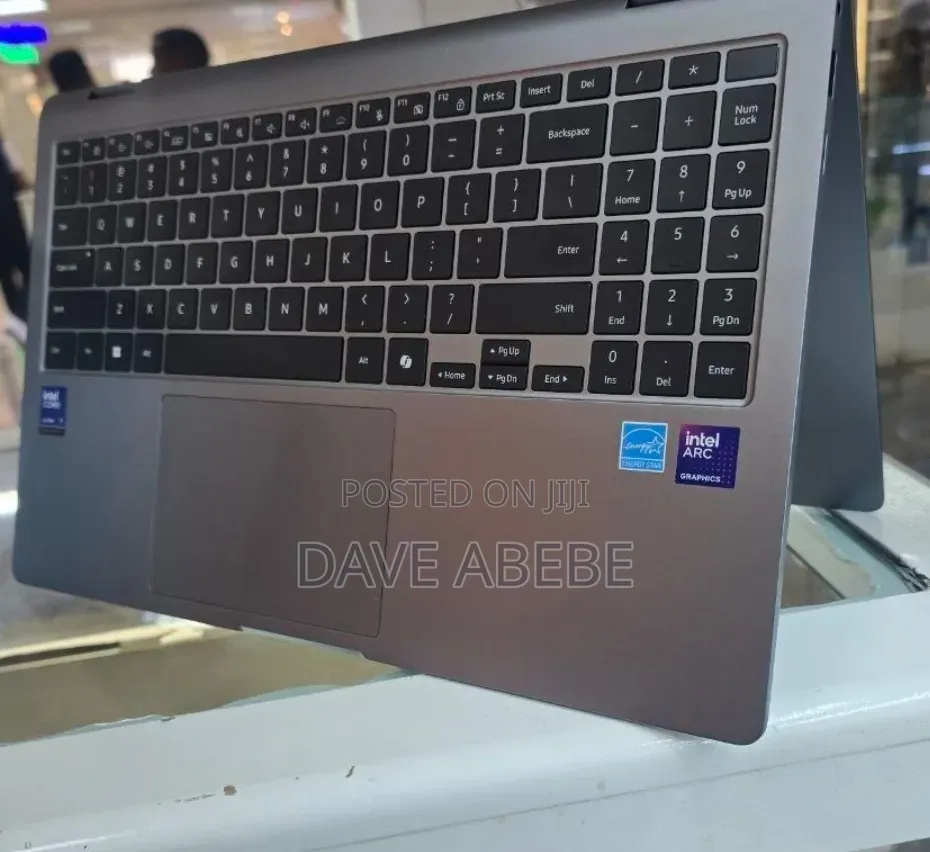 New Laptop Samsung 16GB Intel Core Ultra 7 SSD 512GB