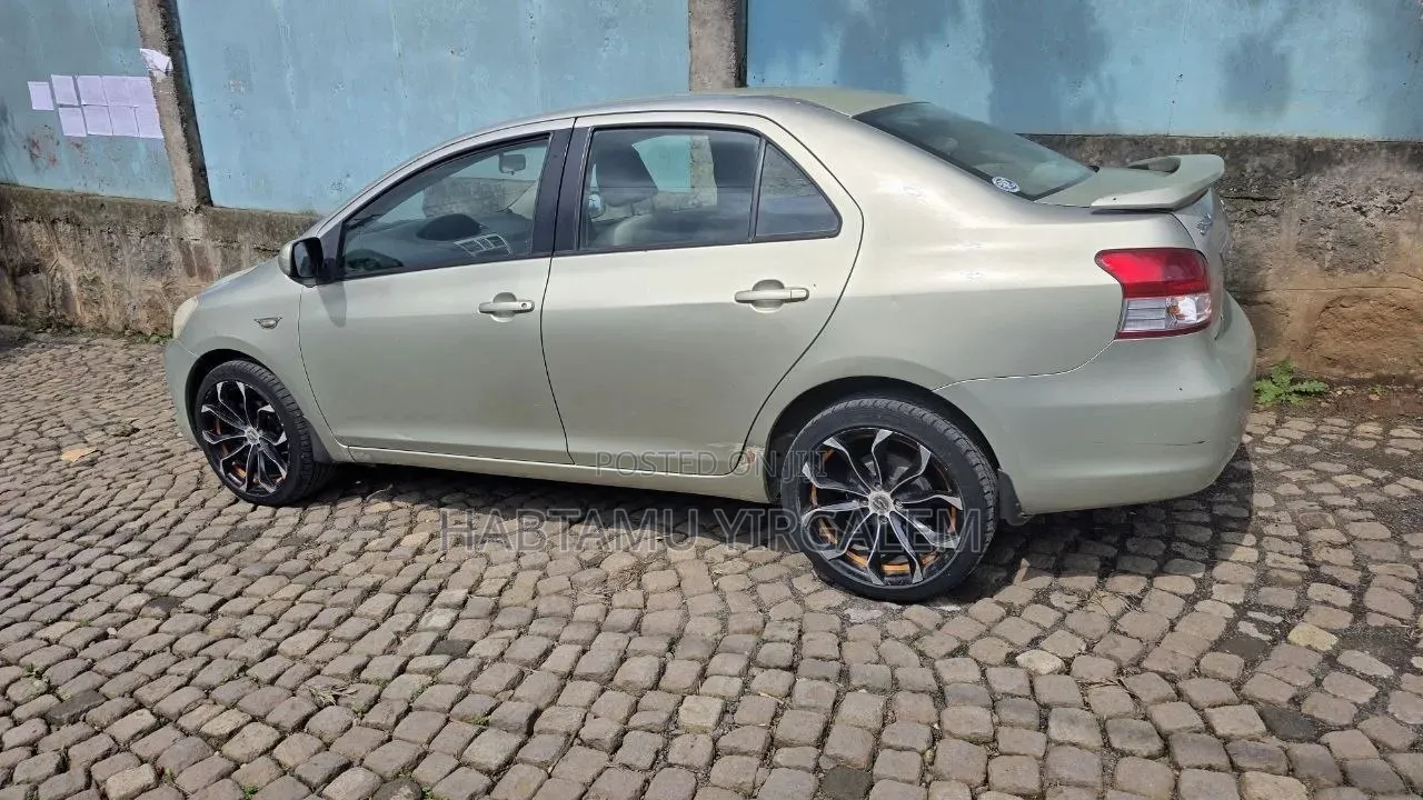 Toyota Yaris 2009 Yellow