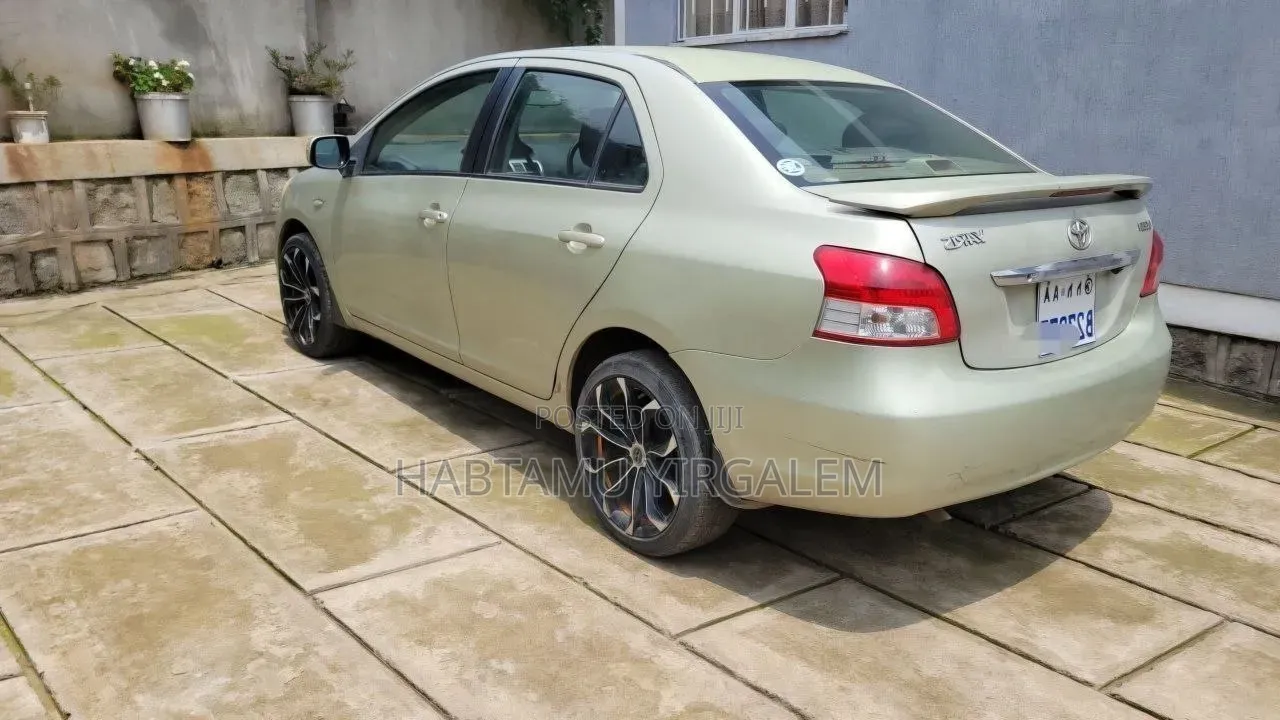 Toyota Yaris 2009 Yellow