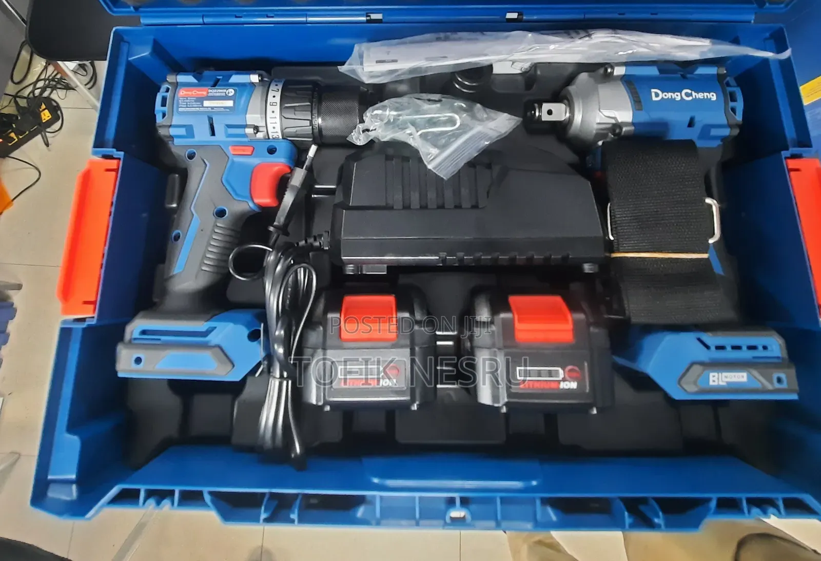 Dong Cheng Charger Drill 20v 4.A 2pis