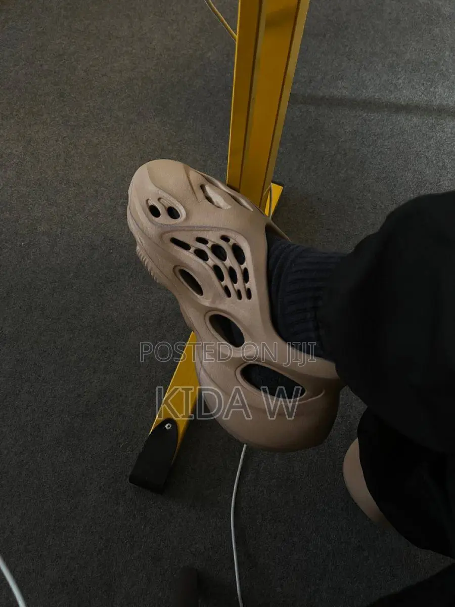 Yezzy Foam Runers