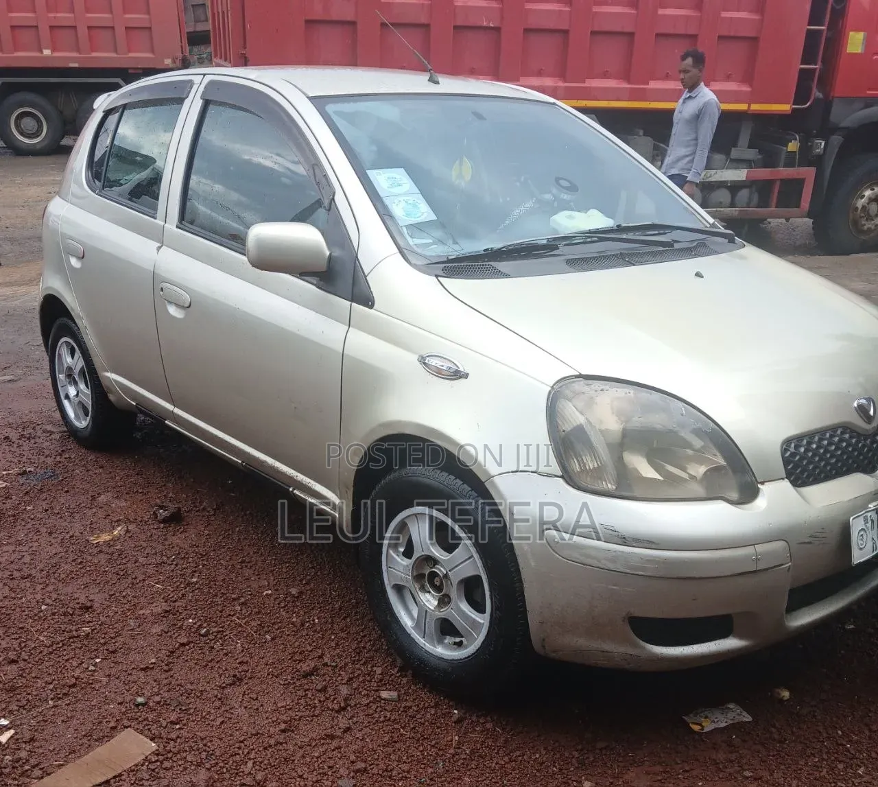Toyota Vitz 2002 Gold