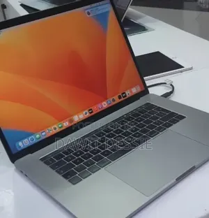 New Laptop Apple MacBook Pro 2017 16GB Intel Core i7 SSD 512GB