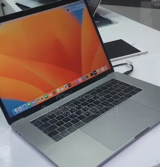 New Laptop Apple MacBook Pro 2017 16GB Intel Core i7 SSD 512GB