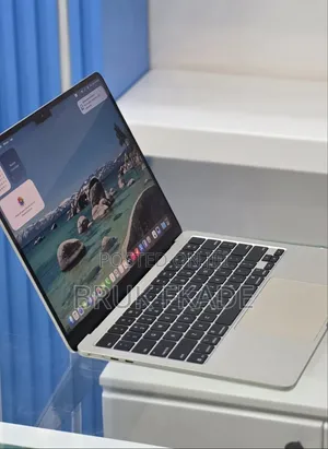 New Laptop Apple MacBook Air 2025 M4 16GB Apple M4 SSD 256GB