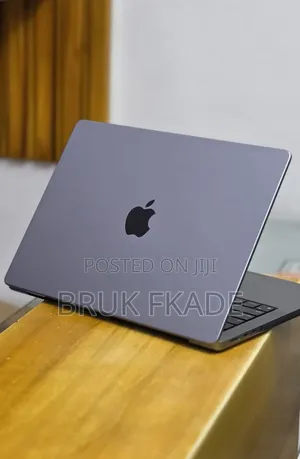 New Laptop Apple MacBook Pro 2021 M1 32GB Apple M1 Pro SSD 512GB