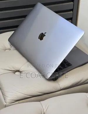 New Laptop Apple MacBook 16GB Intel Core i5 SSD 512GB