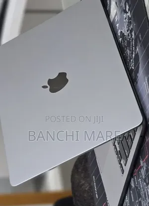 New Laptop Apple MacBook Air 2022 M2 16GB Apple M2 SSD 512GB