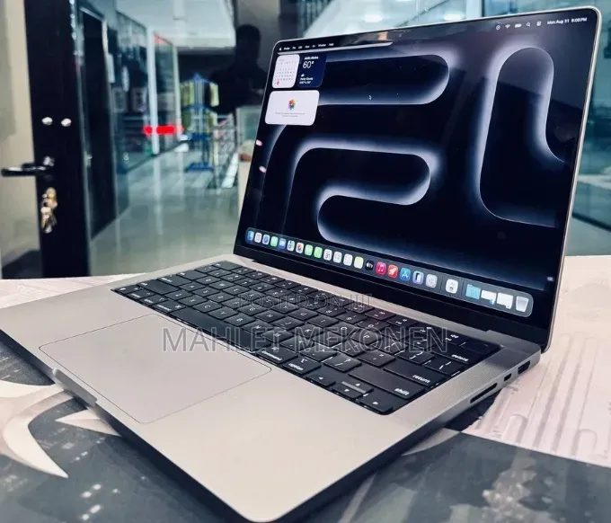New Laptop Apple MacBook Pro 2021 M1 16GB Apple M1 Pro SSD 512GB