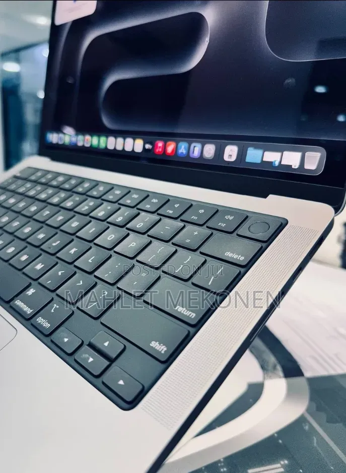 New Laptop Apple MacBook Pro 2021 M1 16GB Apple M1 Pro SSD 512GB